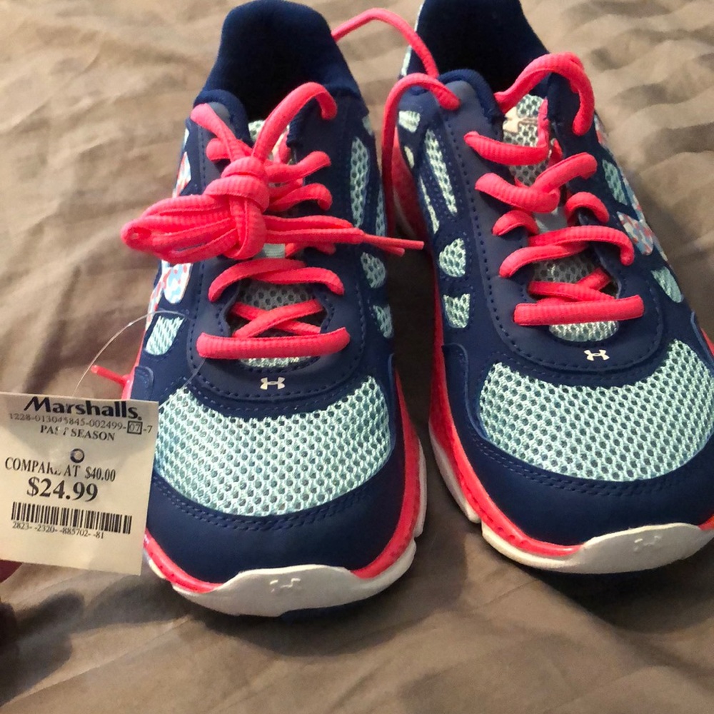 Kids gym shoes